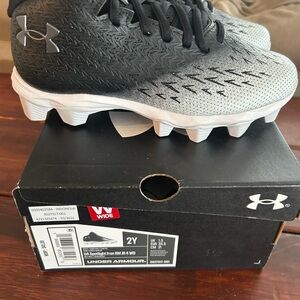Under Armour Spotlight Franchise Black and White Youth Cleats, size 2 Wide New